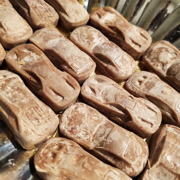 ☕️ 12 Car Wax Melts ~ Coffee Shop Scent ~ Home Made Car Wax Melts - Picture 8 of 12